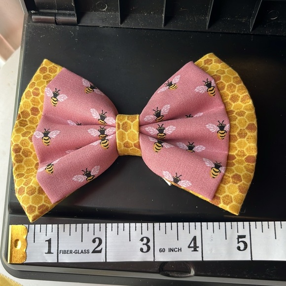 Bees in honey comb bow - Picture 3 of 4
